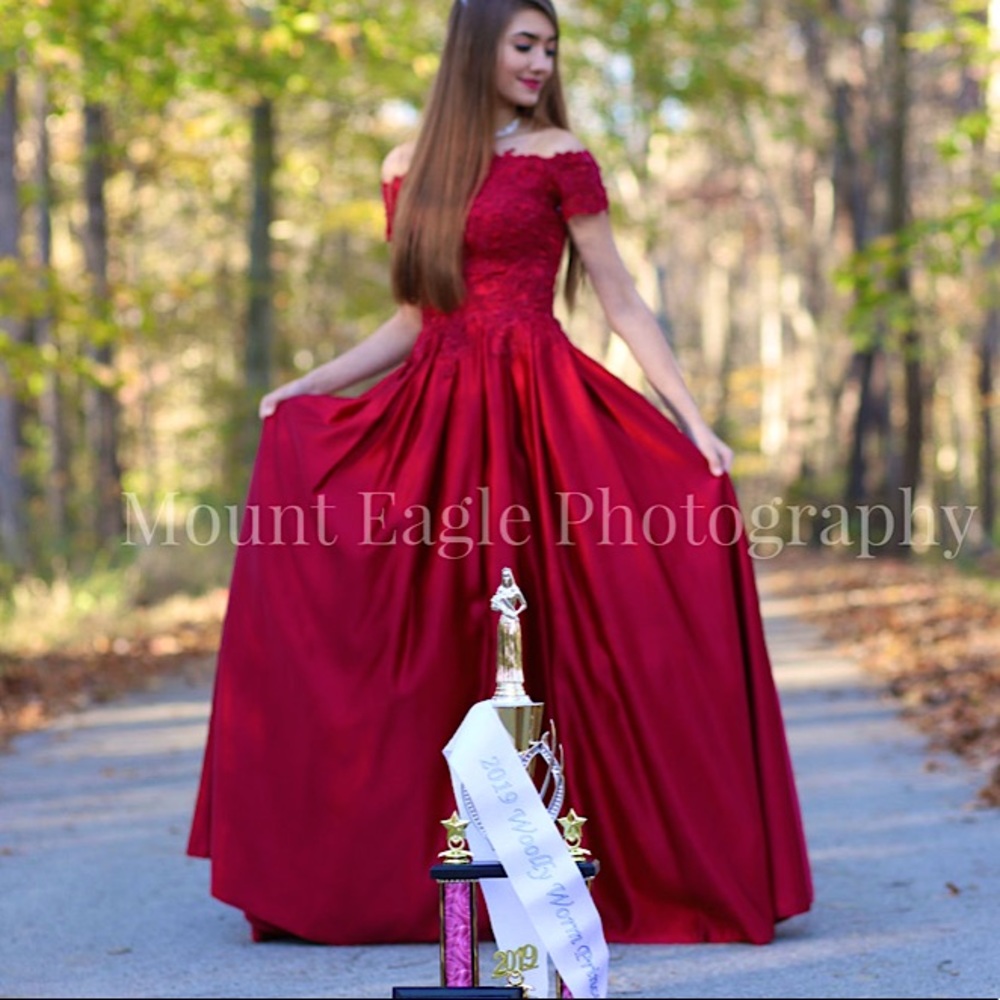 Prom/pageant dress Will negotiate price, has a band on inside to hold it up